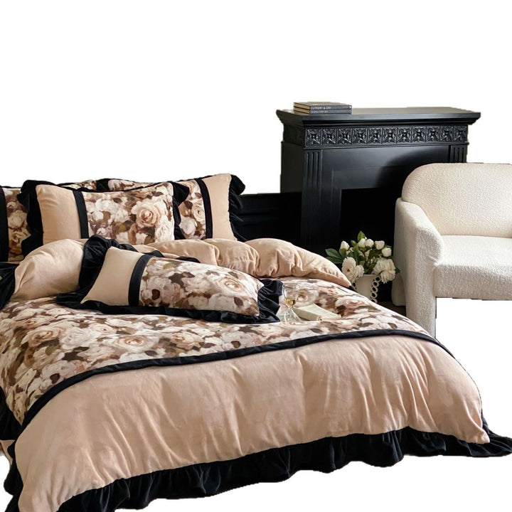 Romantisches Bettwäsche-Set mit Volant, floraler Jacquard-Einlage und Zierbändern