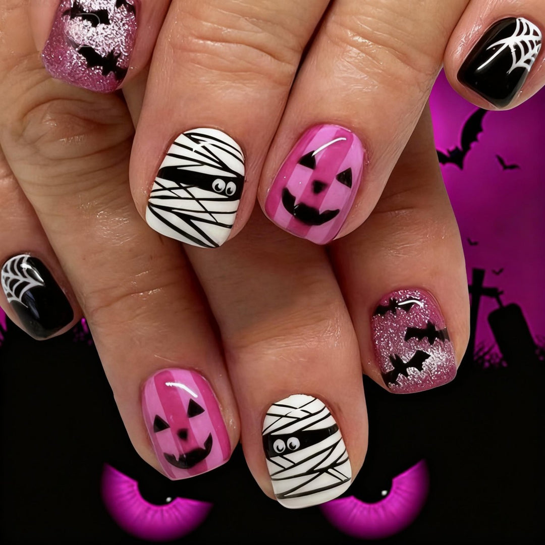 Kreatives Halloween-Nagelset Karnz