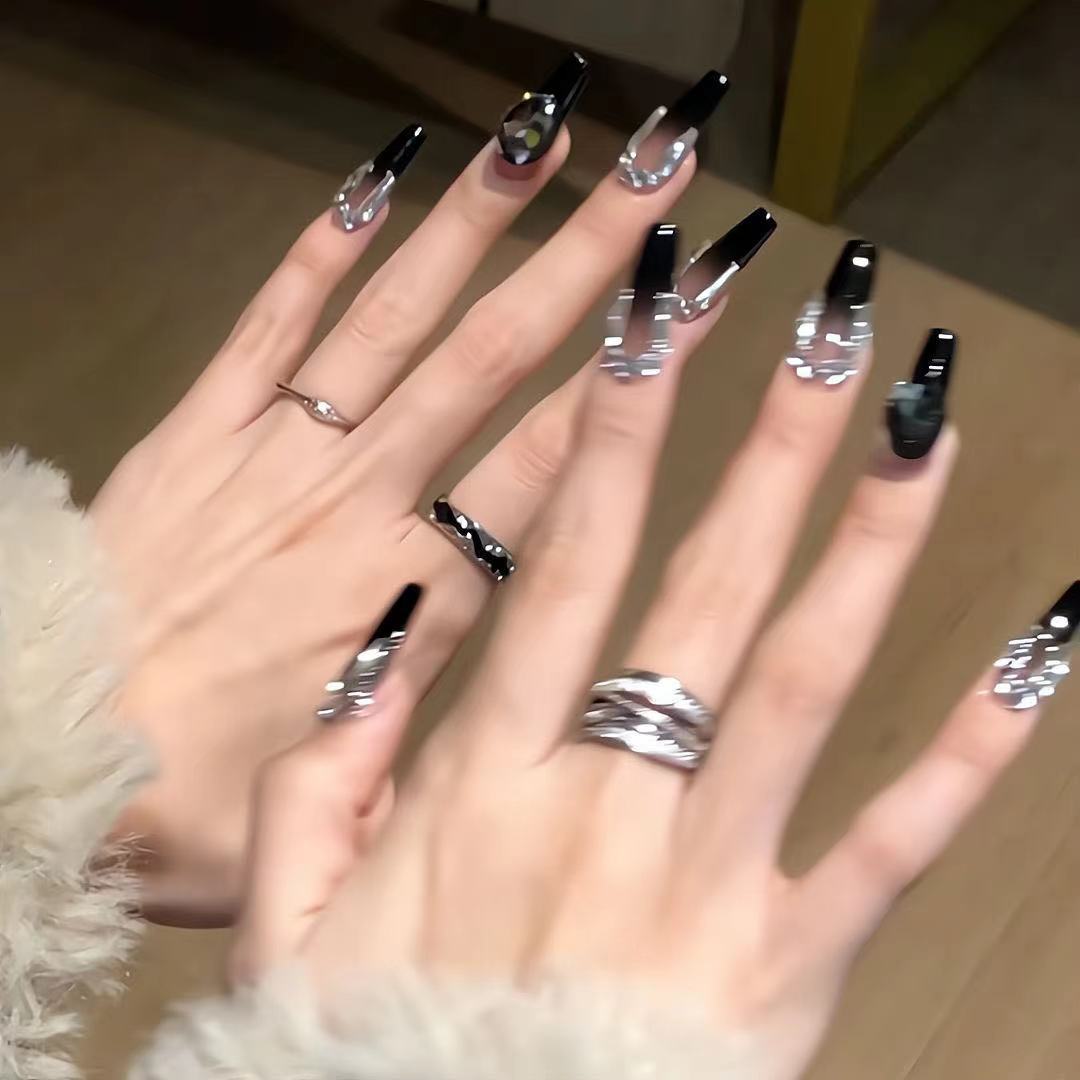 Elegante French Tip Press-On Nagelkunst Karnz