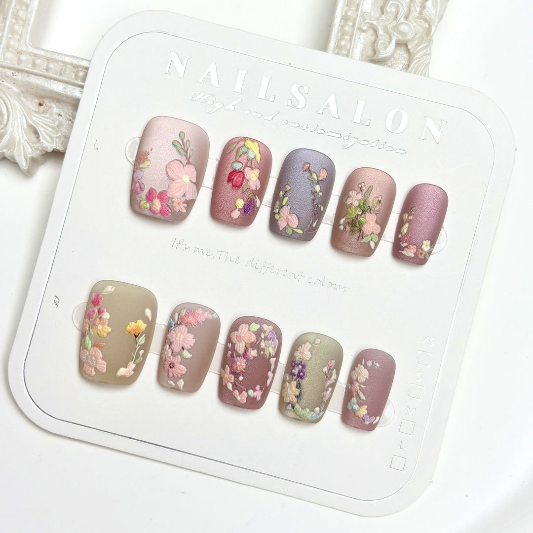 Blumenverzierte Press-On Nail-Kollektion