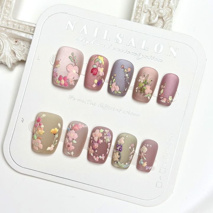 Blumenverzierte Press-On Nail-Kollektion