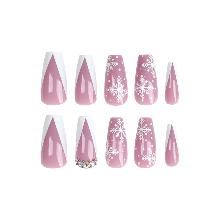 Kunstvolle Nagelverlängerungen mit Schneeflocken-Design und Glitzerakzenten Karnz