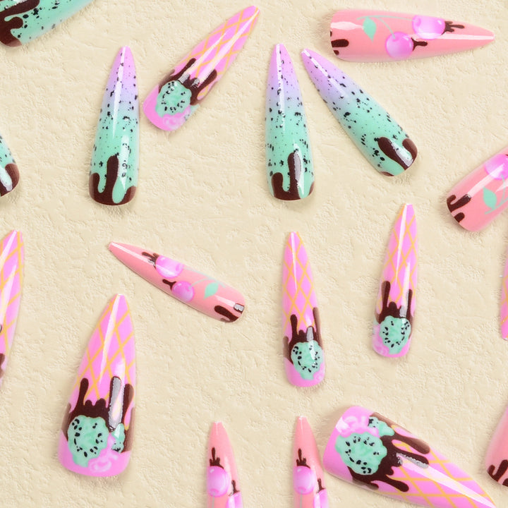 Kunstnagelset mit verspieltem Eiscreme-Design Karnz