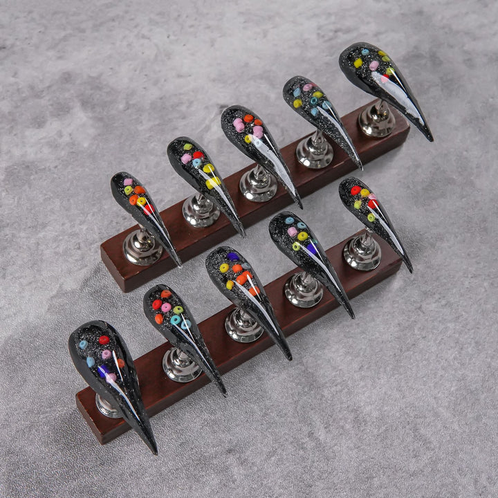 Dekorative Stiletto Press-On Nagelverbesserungen