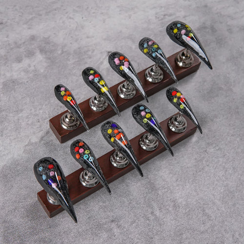 Dekorative Stiletto Press-On Nagelverbesserungen
