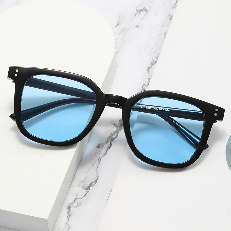Damen quadratische Designerbrille mit dickem Rahmen und elegantem Profil Karnz