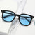 Damen quadratische Designerbrille mit dickem Rahmen und elegantem Profil Karnz