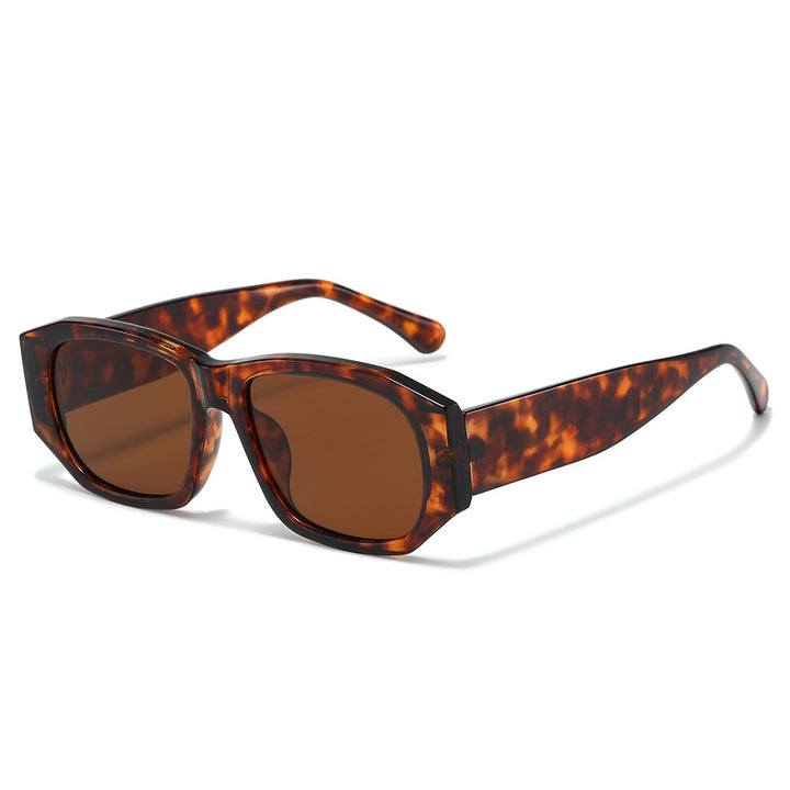 Übergroße geometrische Sonnenbrille mit verlaufenden Gläsern Karnz