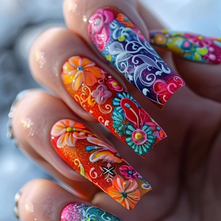 Kunstvolle Nagelverlängerungen mit Eleganten Spitzen Karnz