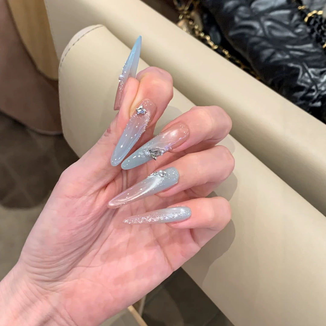 Künstlerische Ombre Stiletto Nagelverlängerungen