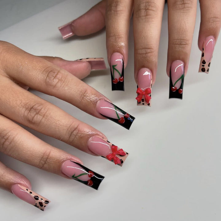 Kreatives Florales Design Nagelkunst Verlängerungen Karnz