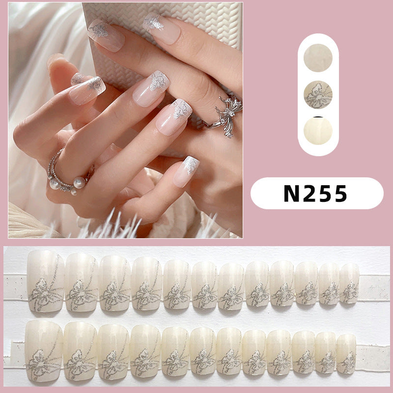Elegantes Press-On-Nagelset mit floralen Designs