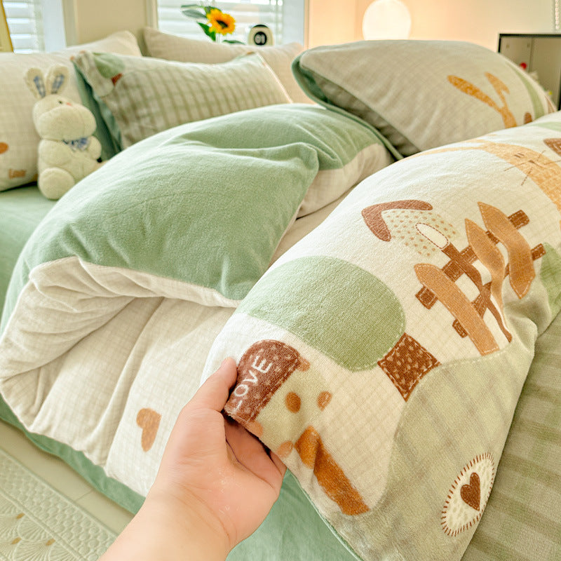 Verspielt blumenmusterte Fleece-Decke