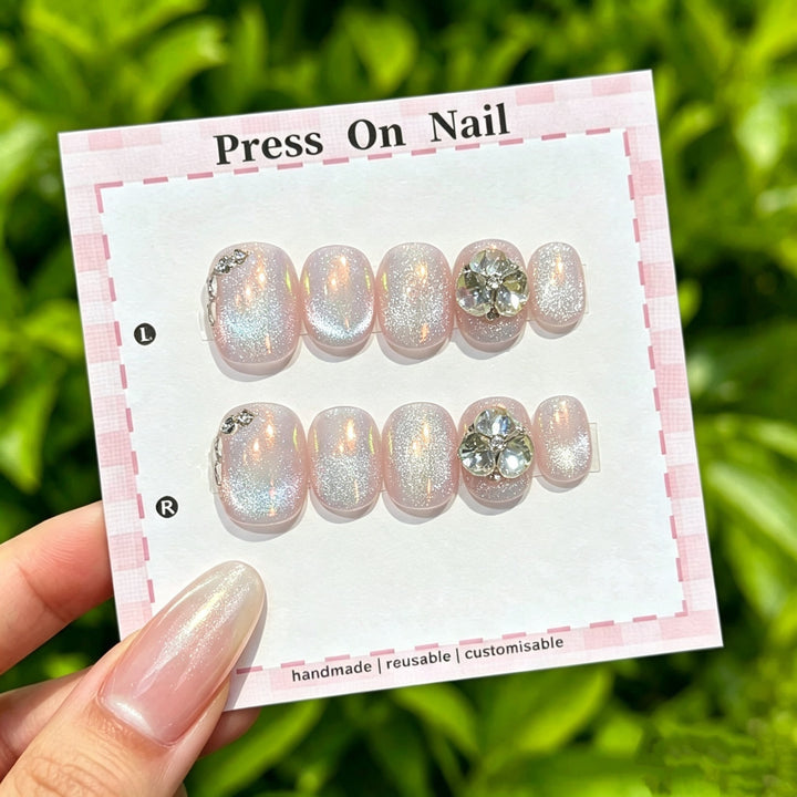 Glamourös Press-On Nagelkunst Set mit dekorativen Strasssteinen
