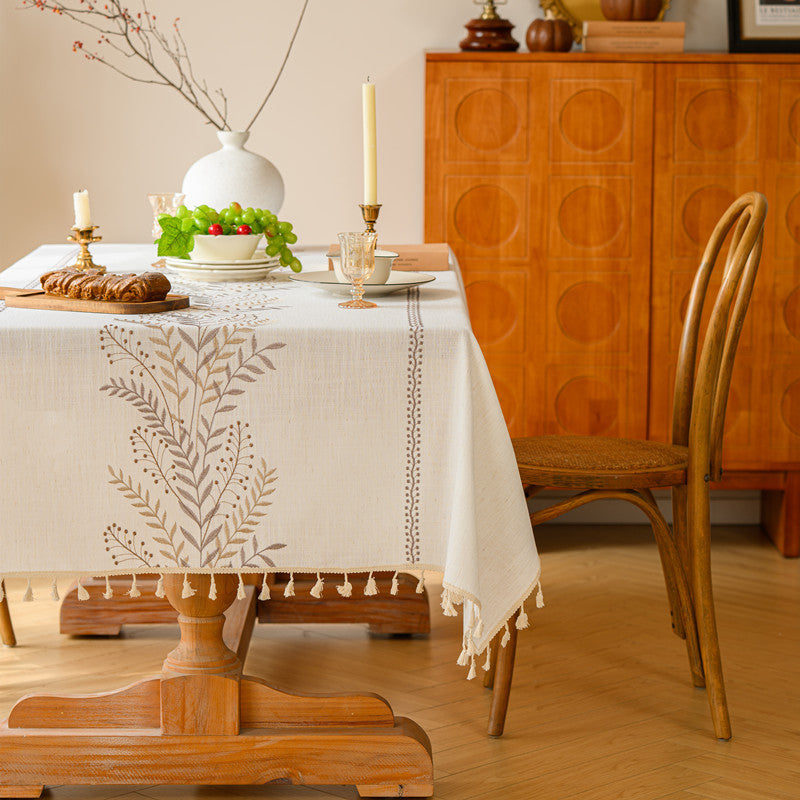 Bestickte Tischdecke