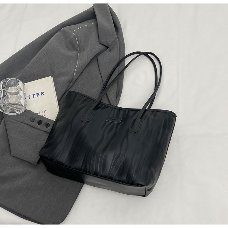 Texturiertes großes Tote Bag Karnz