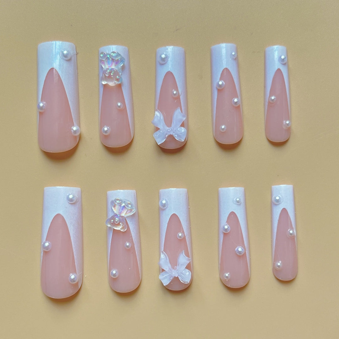 Dekorative Druck-Nagelverlängerungen mit floralen Akzenten Karnz
