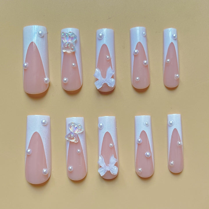 Dekorative Druck-Nagelverlängerungen mit floralen Akzenten Karnz