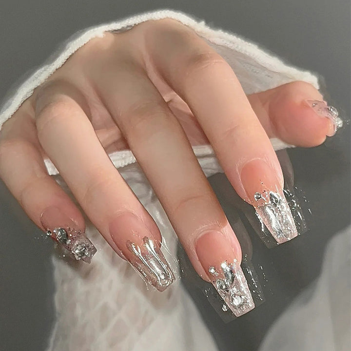 Dekorative Stiletto Press-On Nägel mit Edelstein-Akzenten Karnz