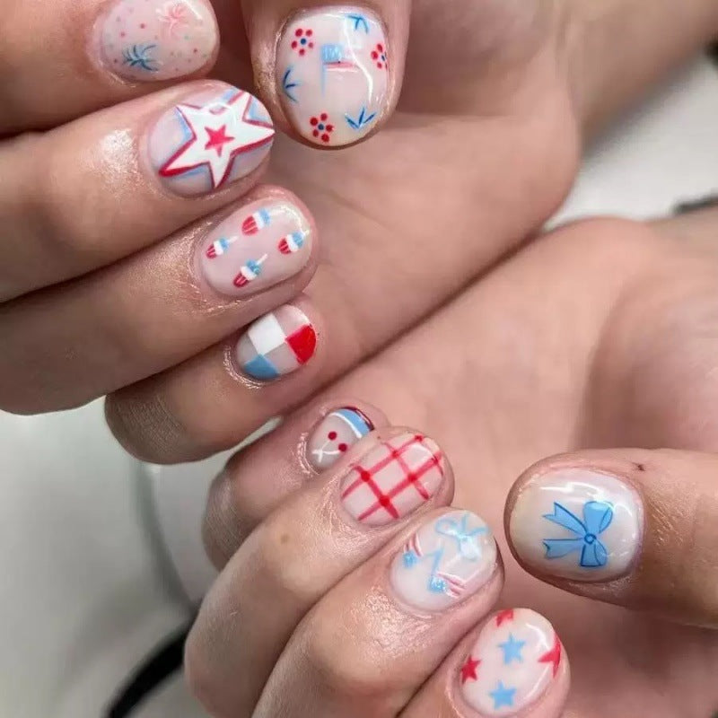 Kreative Kunstnägel mit Sommermotiven Karnz