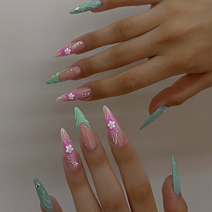 Blumenverzierte Stiletto-Nägel Karnz