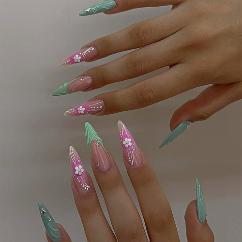 Blumenverzierte Stiletto-Nägel Karnz