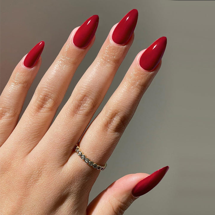 Glänzendes Stiletto Press-On Nagelset mit langlebigem Kleber Karnz
