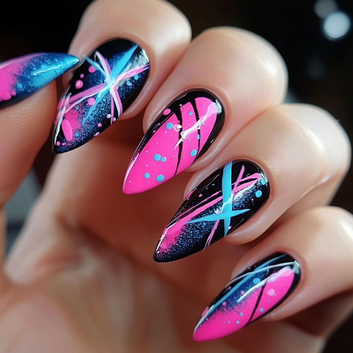 Kunstnägel mit Geometrischem Glamour-Design Karnz