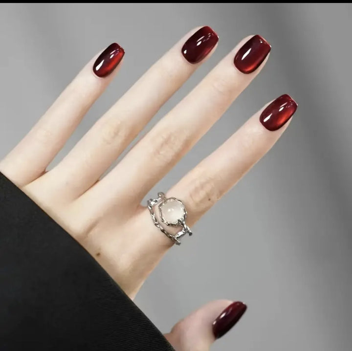 Glänzende rote Press-On-Nagelset Karnz