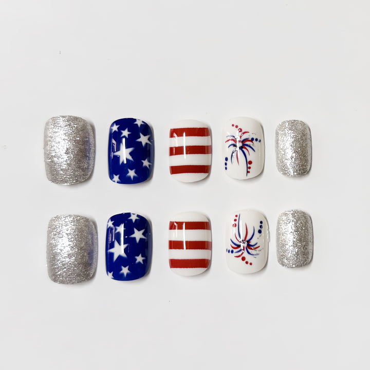 Patriotisches Themen-Press-On-Nagelkunst-Set Karnz