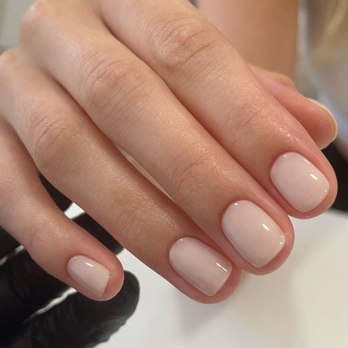 Glamouröse Nagelkunst mit Hochglanz-Finish Karnz