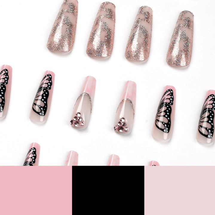 Glamouröse Nagelverlängerungen mit wunderschönen Schmetterlingsmotiven und Glitzerakzenten Karnz