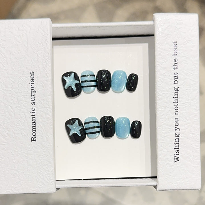 Kreatives Kunstnagelset mit Romantischen Designs Karnz