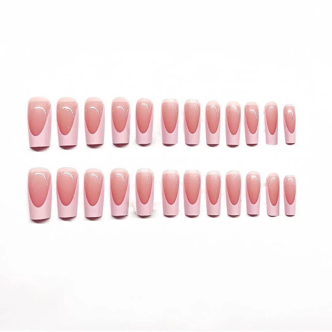Elegantes französisches Tipp-Press-On-Nagelset Karnz