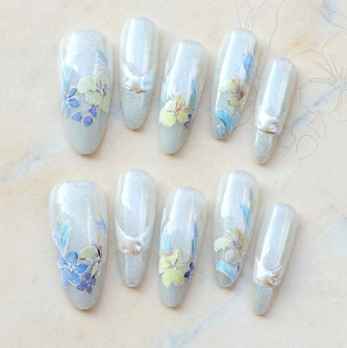 Elegante floral-verzierte Press-On Nägel