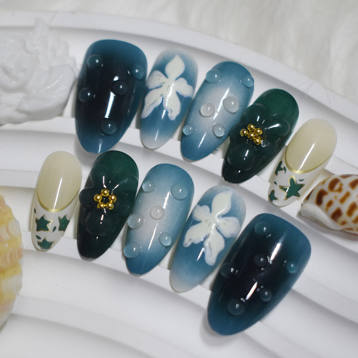 Dekorative Press-On Nagelkunst mit Blümchen-Elementen Karnz