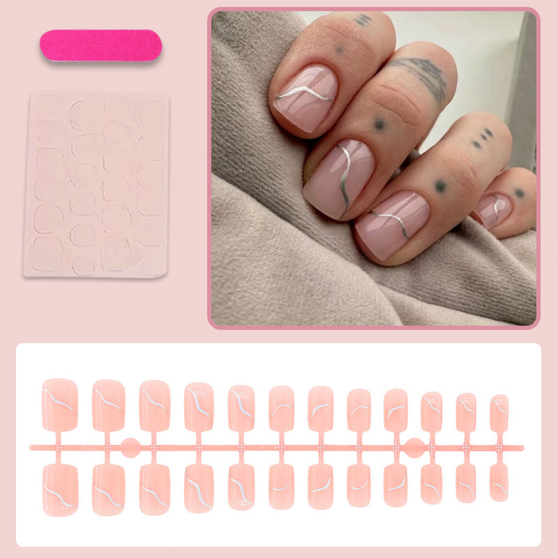 Kunstnagelset mit eleganten Wellenlinien und schimmernden Akzenten Karnz