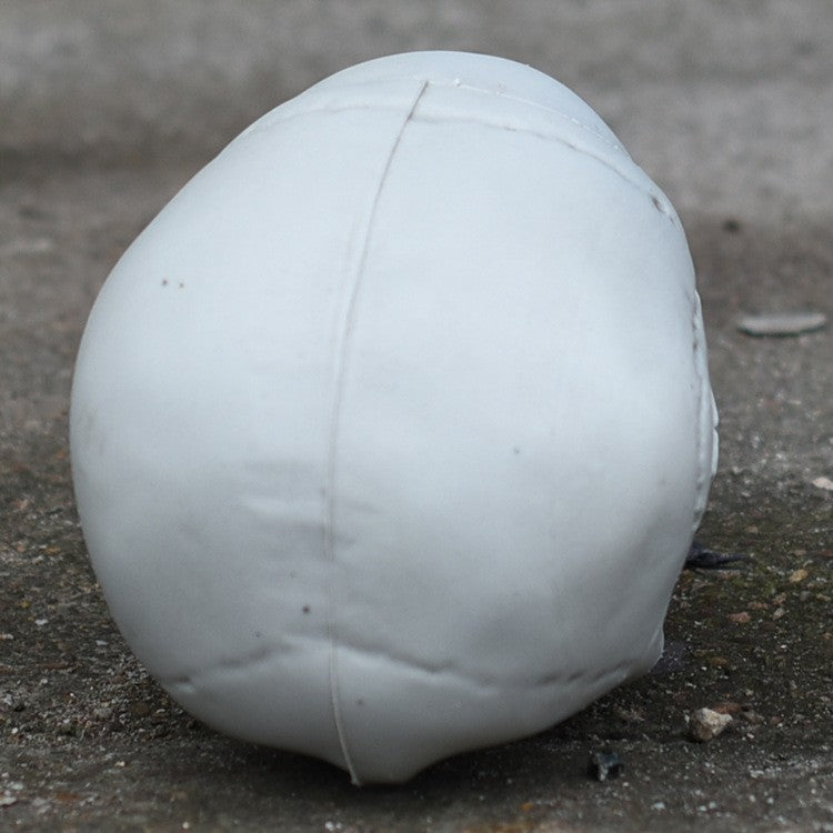 Dekorative realistische Totenkopf-Figur Karnz