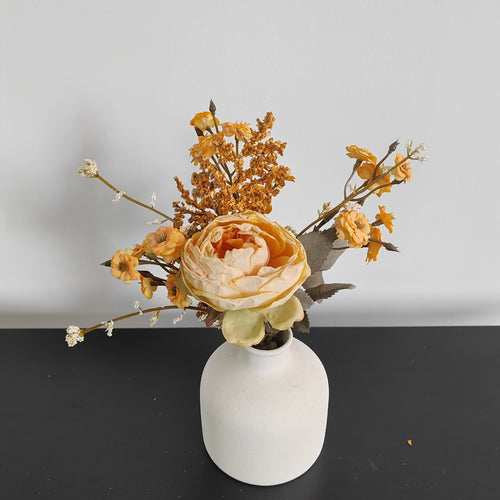 Dekorative getrocknete Blumenstängelanordnung