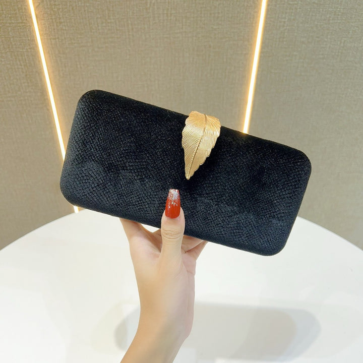 Elegante Clutch für den Abend mit Blatt-Akzent