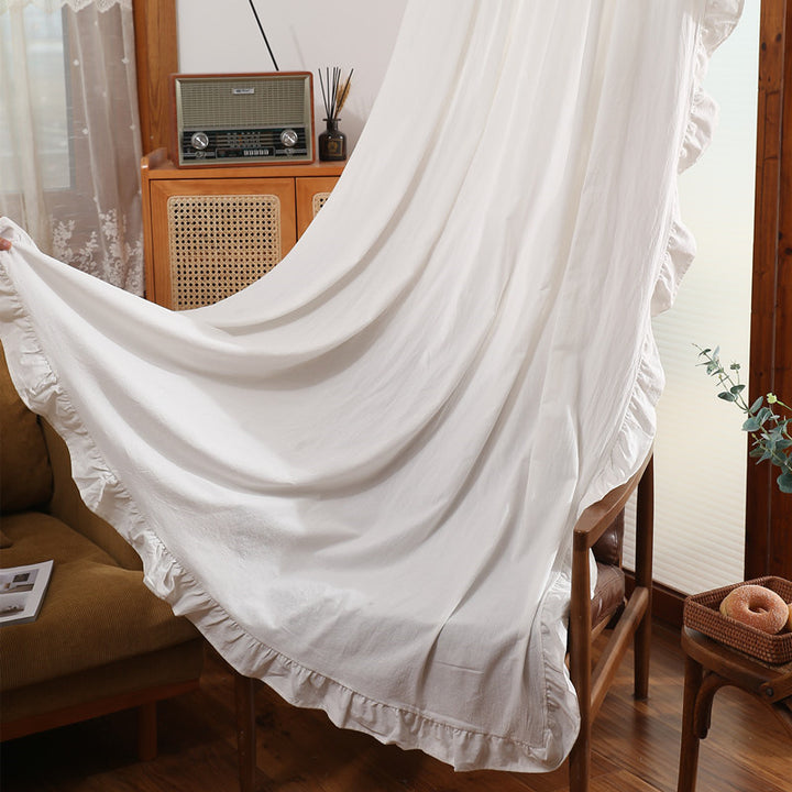 Rüschentexturierte Tischdecke