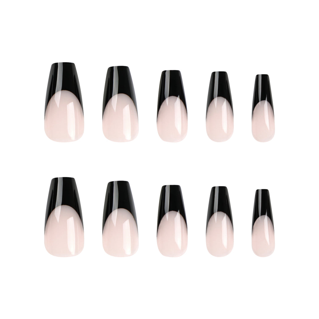 Elegante Gel-Nägel mit trendigem French-Tip Karnz