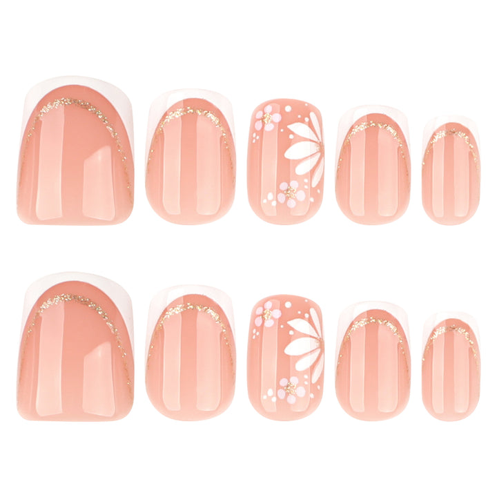 Kunstvolle Nagelverlängerungen mit floralem Design und eleganten Akzenten Karnz