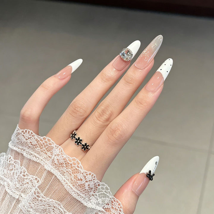 Elegante lange Stiletto Press-On Nagelverlängerungen Karnz