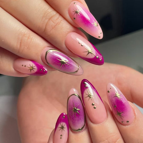 Elegante mit Sternen verzierte Gel-Nagelkunst