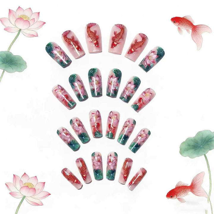Kunstnägel mit Floralen Lotusselementen und Koi-Muster Karnz