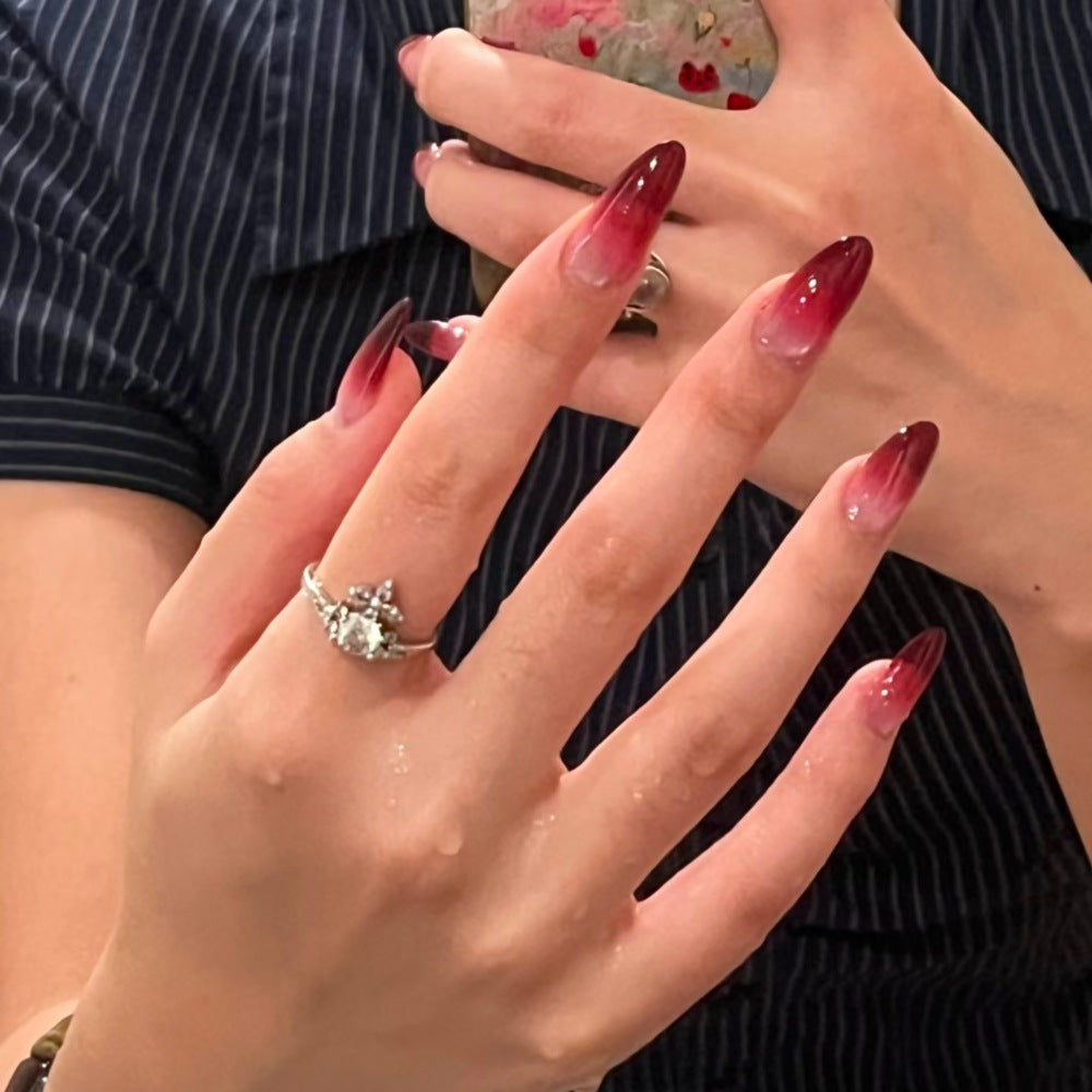 Künstlerische Nagelkunst