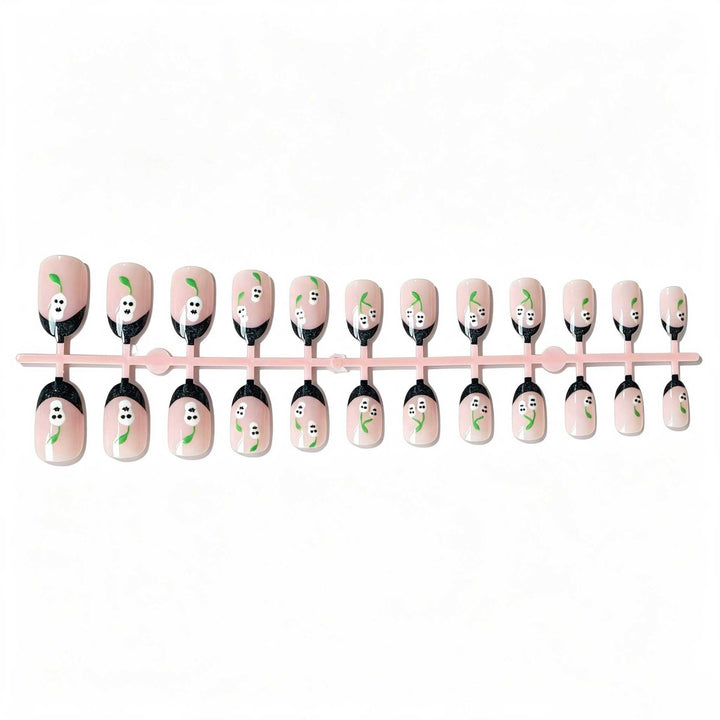 Künstlerisches Schädel-Thema Nagelkunst
