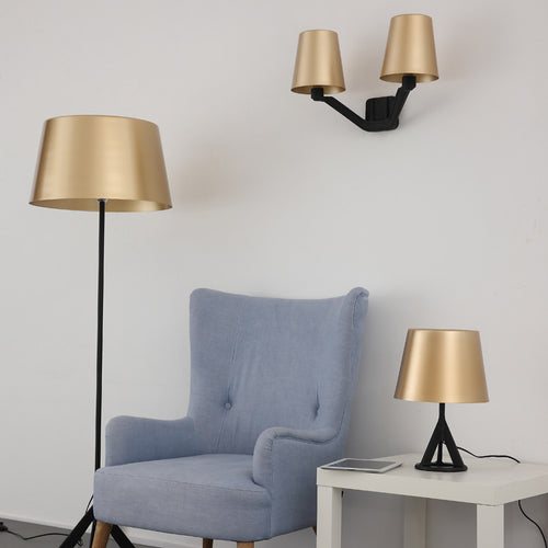 Elegante Tischlampe mit geometrischem Fuß