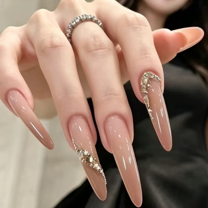 Dekorative Acryl-Nagelerweiterungen